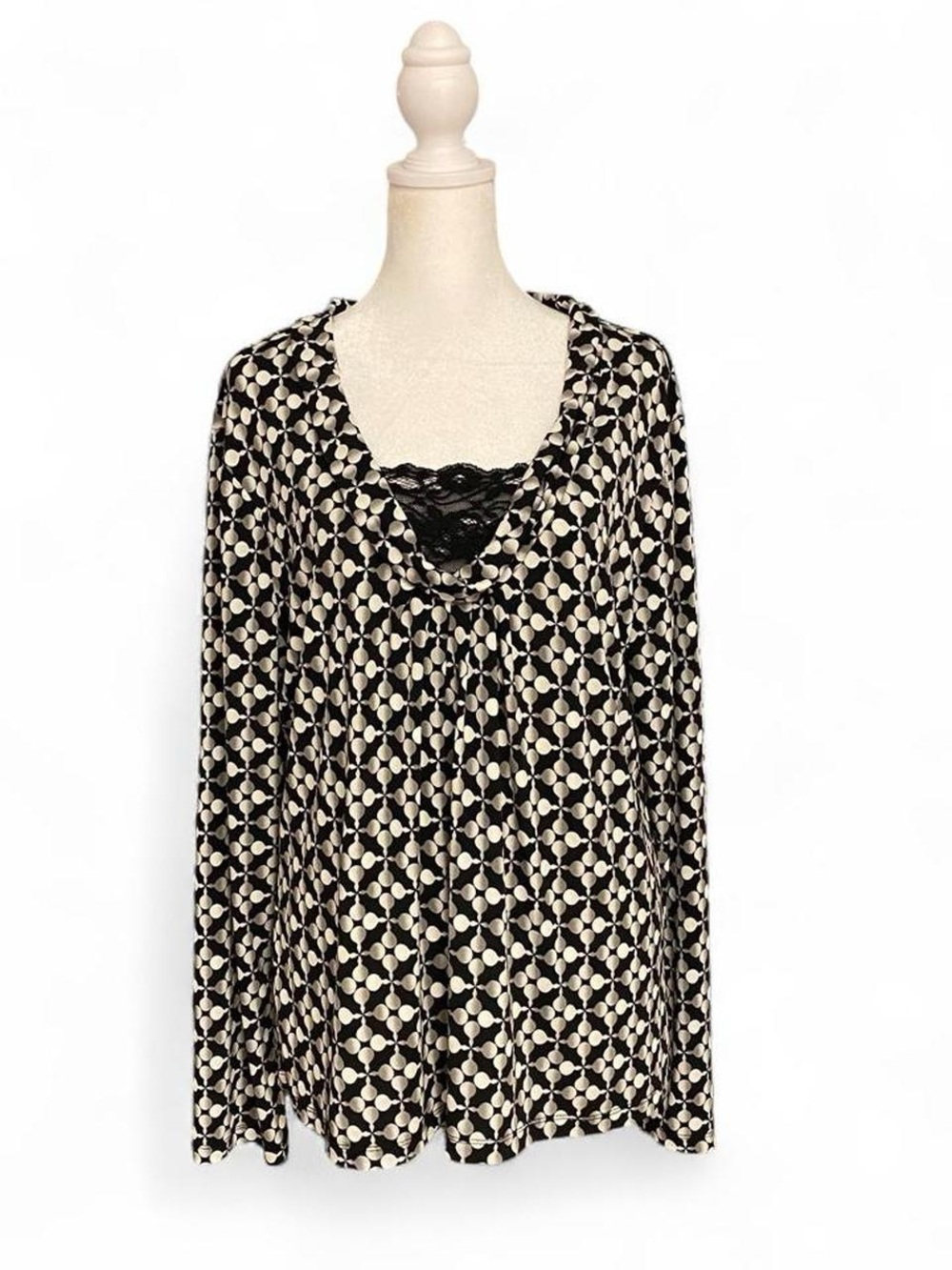 East 5th Black & White Long Sleeve Top